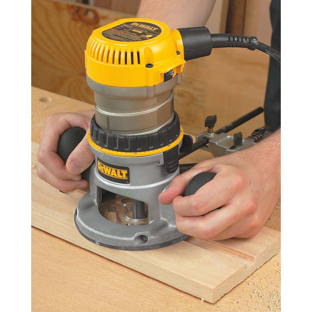 Router de base fija de 1-3/4 HP (potencia máxima del motor).